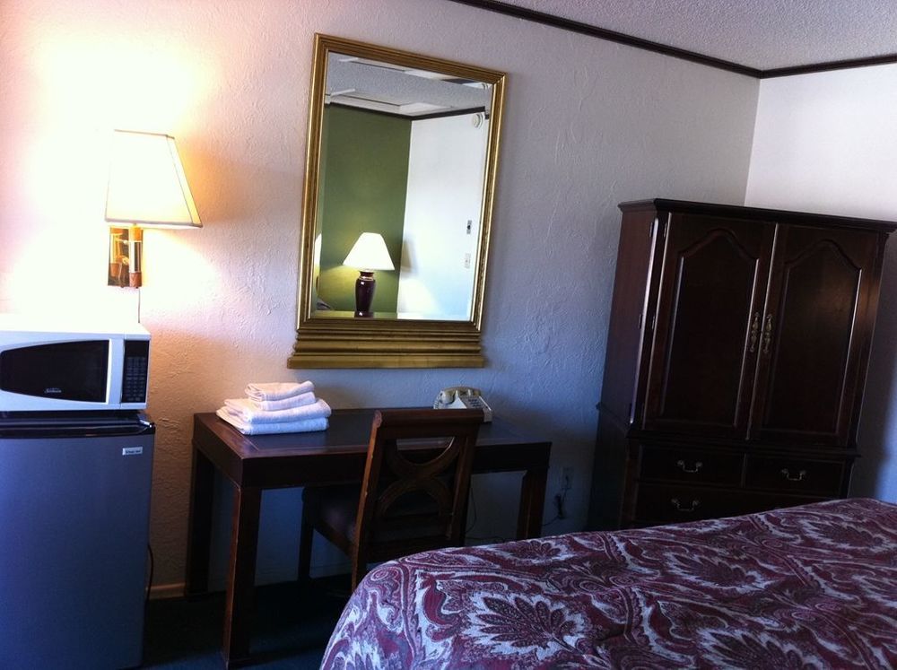 Holiday Motel - フレズノ 部屋 写真