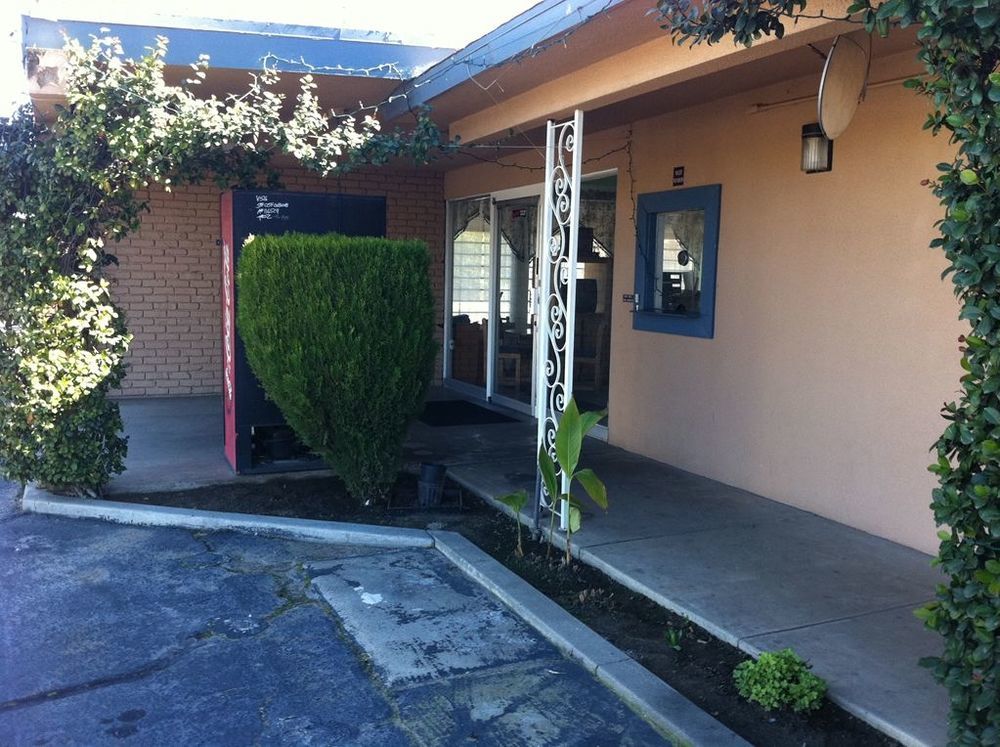 Holiday Motel - フレズノ エクステリア 写真