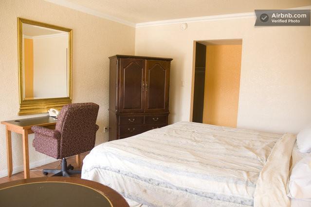 Holiday Motel - フレズノ 部屋 写真